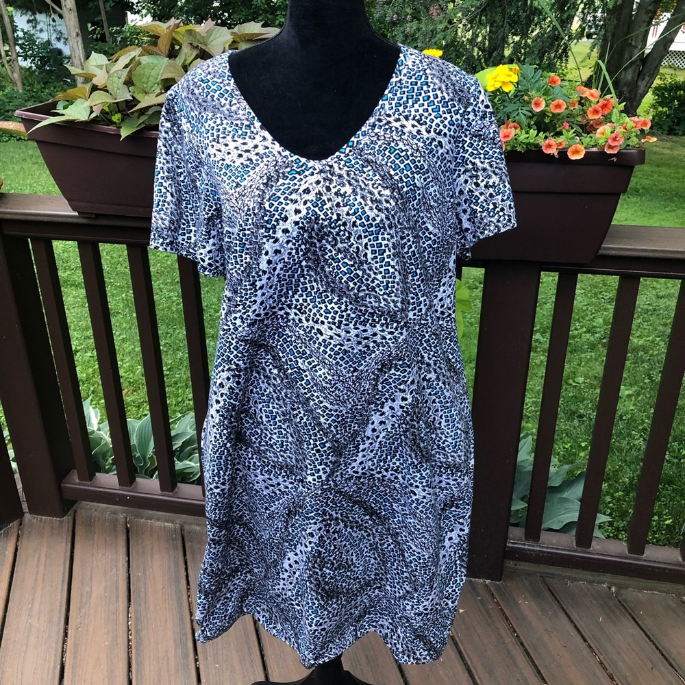 🖤💙🖤 Slimming Animal Print Dress NWOT 🖤💙🖤